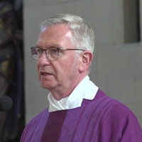 Antonius Hamers vertritt aktuell den Bischof in Münster. Er trägt eine Brille und eine Mozetta.