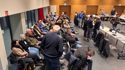 Zuschauer bei der Sondersitzung des Gemeinderates