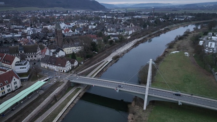 Das Bild zeigt die Weserbrücke in Höxter.