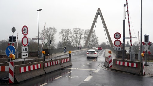 Weserbrücke mit Betonbanden