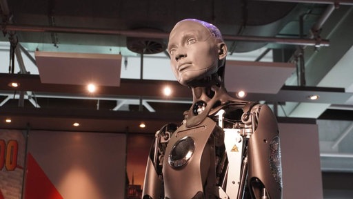 Neuer humanoider Roboter. Ameca guckt.