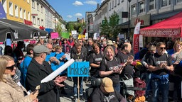 Das Bild zeigt die Demo des Protestmarschs für Inklusion und Barrierefreiheit