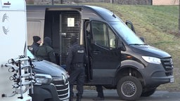 Polizisten zur Razzia in Iserlohn