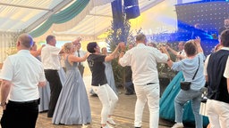Erste Tanzschritte im Festzelt in Blankenrode