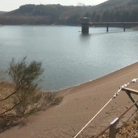 Talsperre mit niedrigem Wasserstand