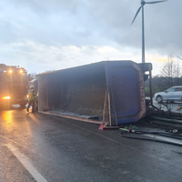 Unfall auf der A2 in Richtung Hannover; umgekippter LKW