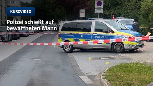 Polizeiauto in einem abgesperrten Bereich