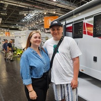Besucher auf der Caravan Salon