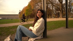 Abiturientin Lina im Portrait auf der Bonner Hofgartenwiese