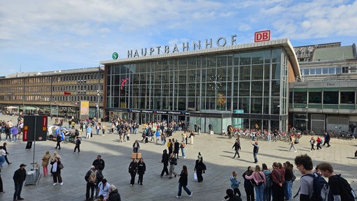 Kölner Hauptbahnhof von außen