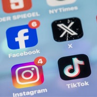 Verschiedene Social Media Apps auf einem Smartphone