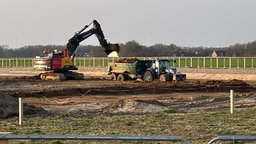 Bagger schaufelt