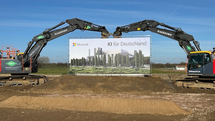 Spatenstich für Microsoft Rechenzentrum mit Bagern