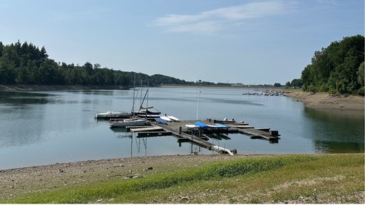 Zu sehen ist die Bevertalsperre.