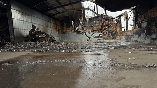 Der Innenraum des Werstoffhofs nach dem Brand