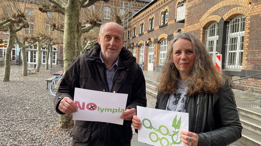 Die Vostandsmitglieder des Kölner BUND präsentieren ihre Kampagne gegen Olympia