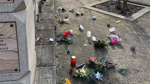 Zerstörte Grabbeigaben nach Diebstahl in Monheim
