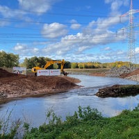 Bauarbeiten am neuen Flussbett der Erft