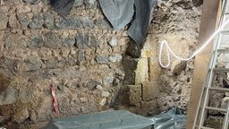 Stadt Köln stellt an der Ausgrabungs-stätte am neuen Museum im Quartier MiQua besondere Funde vor.