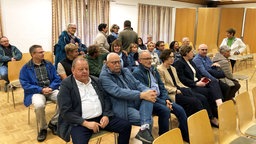 Indener Bürger bei der Versammlung am Donnerstag