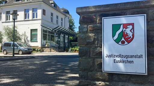 Der Eingang der Justizvollzugsanstalt in Euskirchen.
