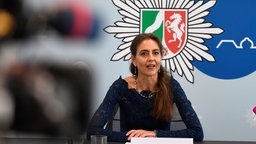 Die Aachener Staatsanwältin Katja Schlenkermann-Pitts bei einer PK