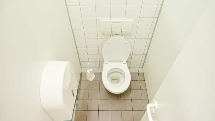 Schultoilette eines Gymnasiums 