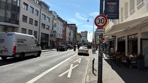 Tempo-30-Schild auf der Luxemburgerstrasse