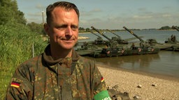 Ein Mann in Bundeswehruniform