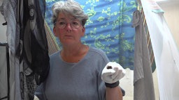 Monika Smykalla mit Fledermaus Frida