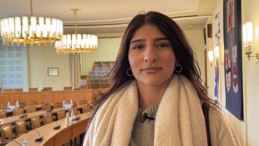 Im Remscheider Rathaus geht Nasra seit knapp zwei Jahren ein und aus - seit sie Mitglied im Jugendrat ist
