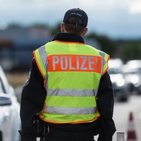 Polizei bei einer Grenzkontrolle