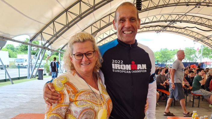 Peter Lohmann mit Ehefrau Birgit: einer der besten Polizeisportler des Jahres