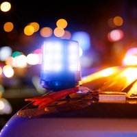 Blaulicht auf einem Polizeiwagen bei einem Einsatz
