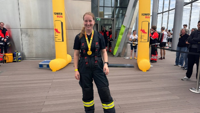 Glückliche Teilnehmerin am Ende des Wettkampfs: Janne Berresheim von der Feuerwehr Bonn