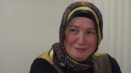 Frau mit Kopftuch