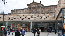 Hauptbahnhof Wuppertal, davor Vorplatz und Fußgängerzone