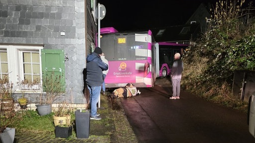 Der Ersatzbus steckt fest