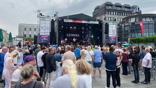 Erste Sommerparty nach Anschlag in Solingen gestartet