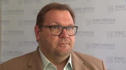 Zu sehen ist Frank Meyer, der Oberbürgermeister der Stadt Krefeld.