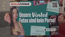 Nahaufnahme eines Plakats mit der Aufschrift: Unsere Vinted Fotos sind keine Pornos