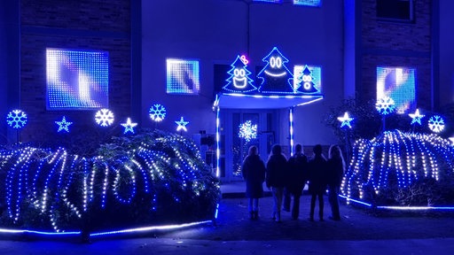 Haus beleuchtet in Weihnachtsthema