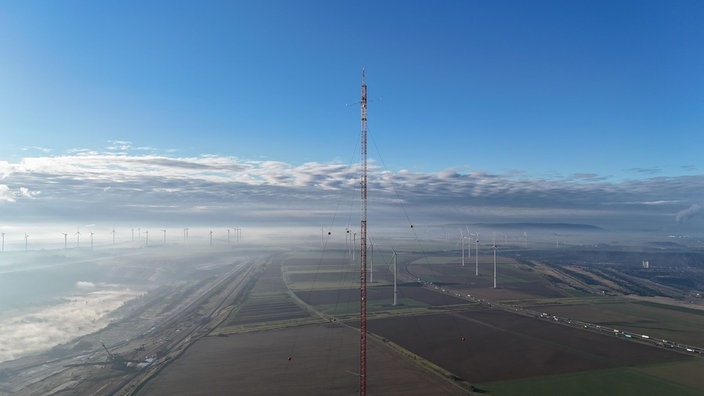 Die größte Windmessstation der Welt in Jüchen. Hier soll auch das Windrad entstehen.