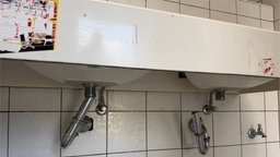 beschädigtes Waschbecken