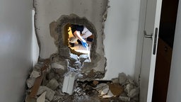 Aufgebrochene Wand bei Einbruch