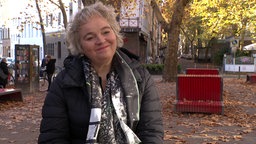 Eine Frau, die sich freut