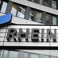 Schriftzug aus dem Logo der Rüstungsfirma Rheinmetall