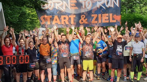 Das Bild zeigt eine Gruppe Läufer.