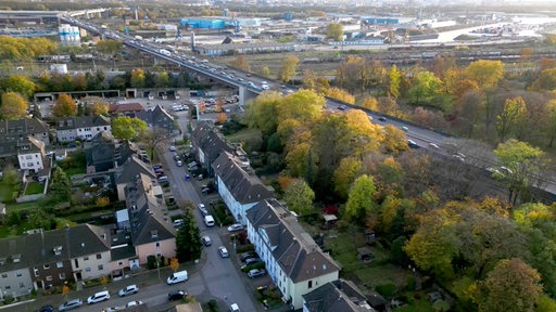 Verbautes Ruhrgebiet: Die A59 in Duisburg-Meiderich