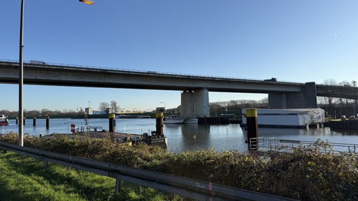 Autobahn GmbH stelle Pläne für neue A59-Brücke Berliner Brücke vor